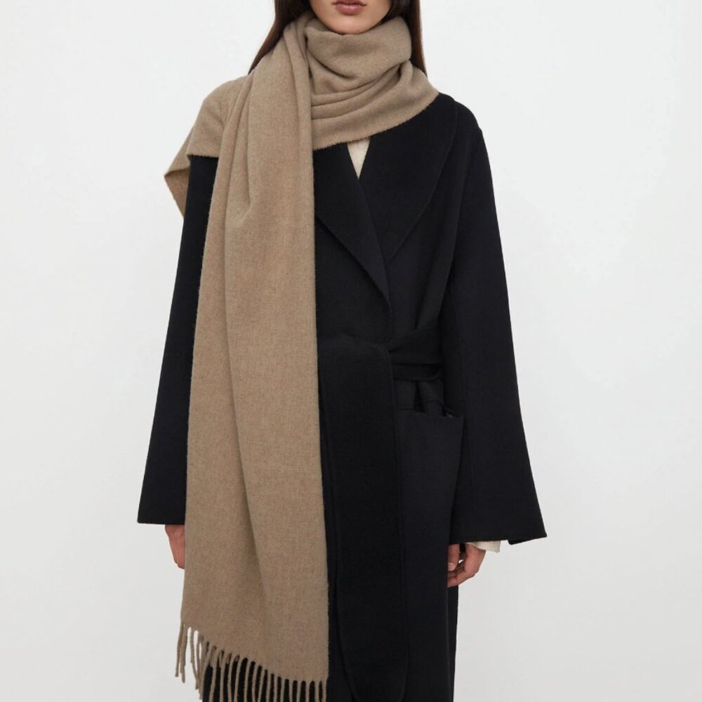 Toteme Classic Brown 100% Virgin Wool Scarf with Fringe - Picture 4 of 4